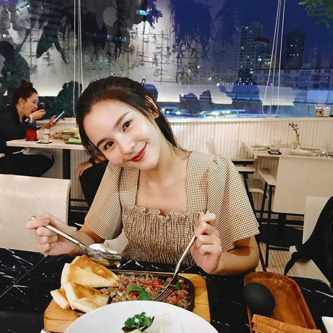 Khinh thường mẹ chồng nghèo khó, tôi bất ngờ khi được bà cho nửa tỷ để mua chung cư và sự thật đau lòng-1