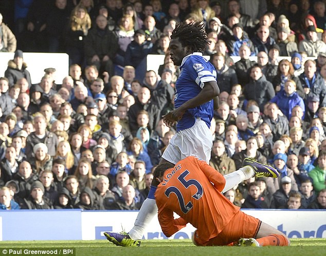 Đồng đội của Son Heung-min chảy máu đầm đìa, nôn ọe, không thể tự bước đi sau khi dính chấn thương nghiêm trọng-6