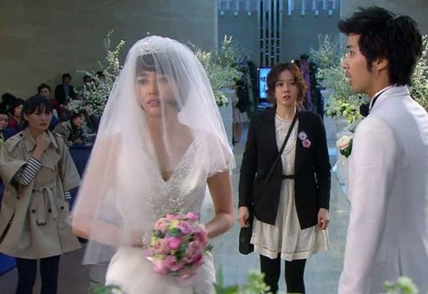 Vừa nhận được món quà cưới của bạn gái cũ mang tới, chú rể lập tức hủy hôn trước sự ngỡ ngàng của cả họ nhà gái-2