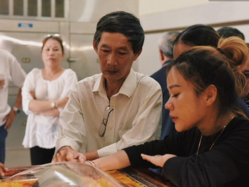 Nhìn nghệ sĩ Lê Bình vẫn đội chiếc mũ quen thuộc lúc nhập quan, nhiều người xúc động rơi nước mắt-18