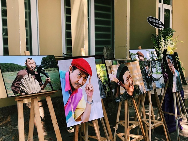 Con gái cố nghệ sĩ Lê Bình xúc động, thẫn thờ nhìn cha lần cuối trong lễ khâm liệm-3