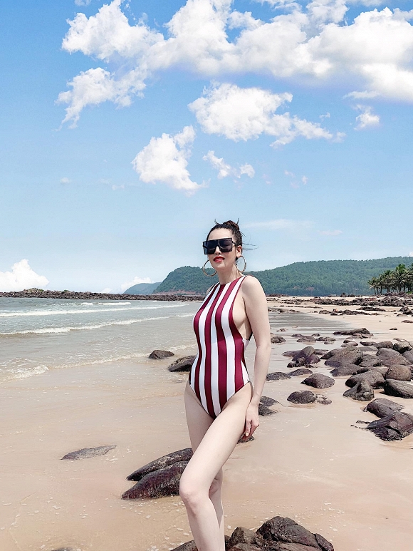 Ngấp nghé ngưỡng 40, Quế Vân khoe thân hình nóng bỏng mắt với bikini-12