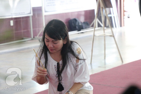 Nhìn nghệ sĩ Lê Bình vẫn đội chiếc mũ quen thuộc lúc nhập quan, nhiều người xúc động rơi nước mắt-5