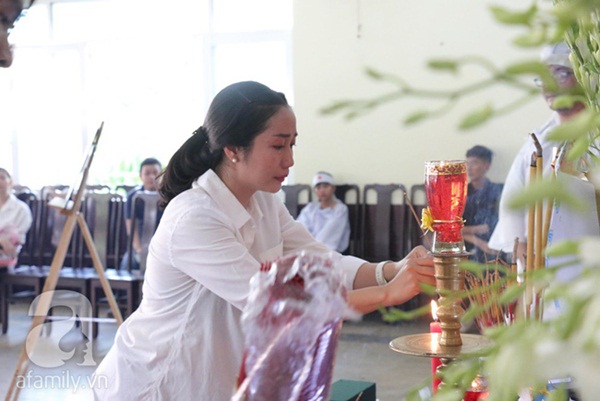 Nhìn nghệ sĩ Lê Bình vẫn đội chiếc mũ quen thuộc lúc nhập quan, nhiều người xúc động rơi nước mắt-13