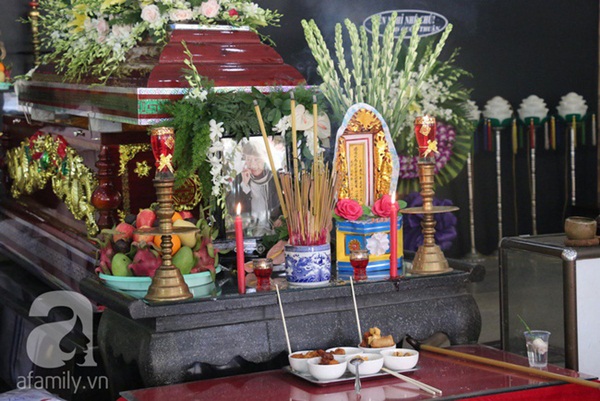 Nhìn nghệ sĩ Lê Bình vẫn đội chiếc mũ quen thuộc lúc nhập quan, nhiều người xúc động rơi nước mắt-7