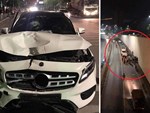 Nỗi đau tột cùng vụ xe Mercedes tông 2 phụ nữ đi xe máy tử vong: Con gái ngồi lặng lẽ, gục đầu khóc nghẹn chờ đón thi thể mẹ về nhà-6