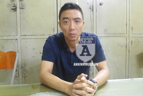 Nỗi đau tột cùng vụ xe Mercedes tông 2 phụ nữ đi xe máy tử vong: Con gái ngồi lặng lẽ, gục đầu khóc nghẹn chờ đón thi thể mẹ về nhà-4