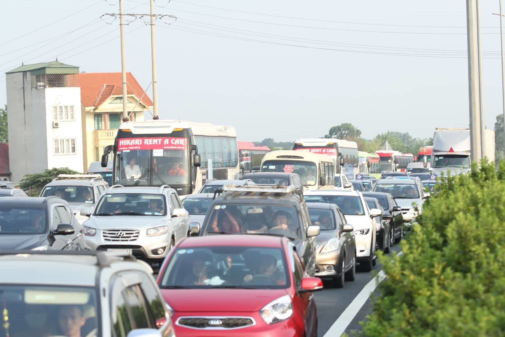 Hết nghỉ lễ về Thủ đô: Xế hộp xếp dài bất tận trên cao tốc Pháp Vân-1