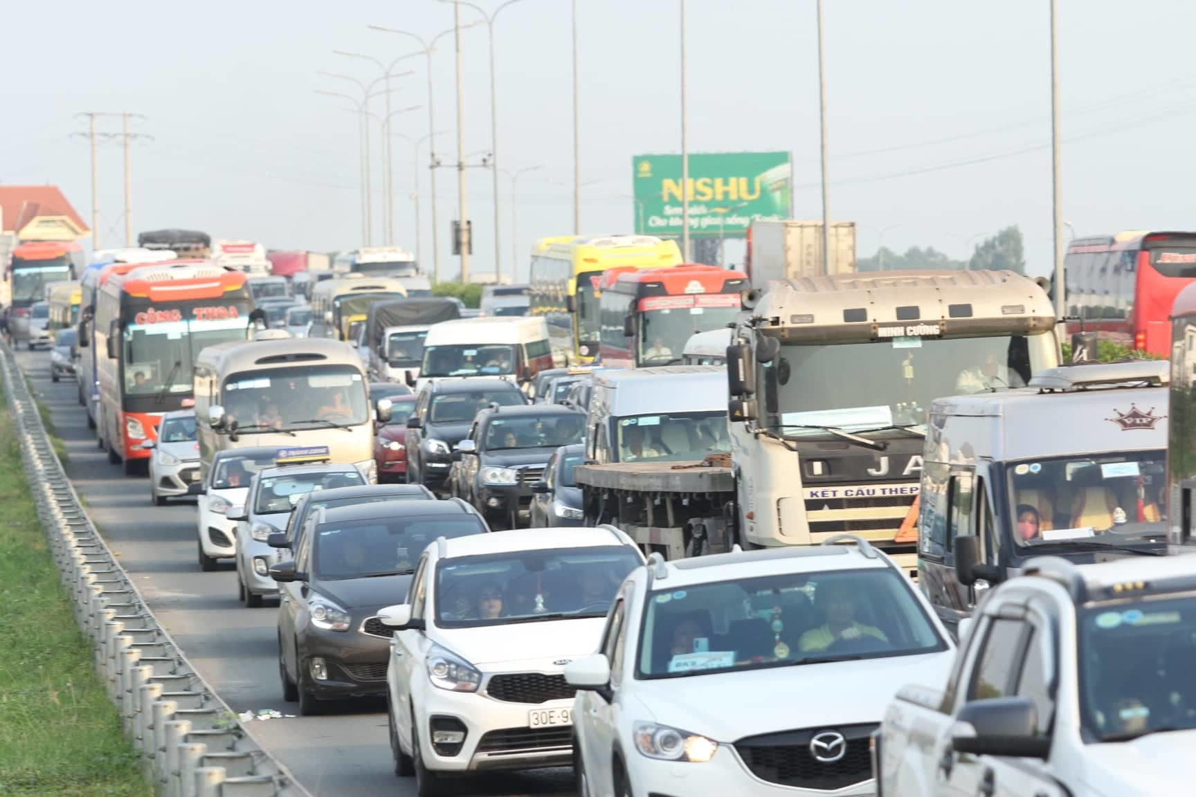 Hết nghỉ lễ về Thủ đô: Xế hộp xếp dài bất tận trên cao tốc Pháp Vân-3