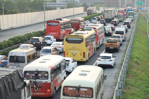 Hết nghỉ lễ về Thủ đô: Xế hộp xếp dài bất tận trên cao tốc Pháp Vân-5