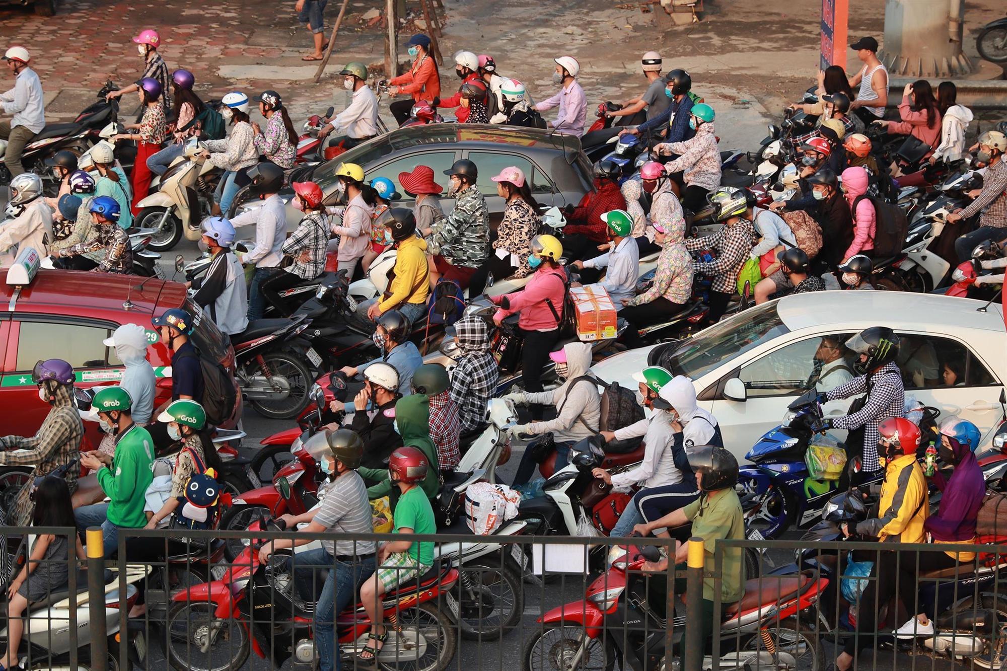 Hết nghỉ lễ về Thủ đô: Xế hộp xếp dài bất tận trên cao tốc Pháp Vân-8