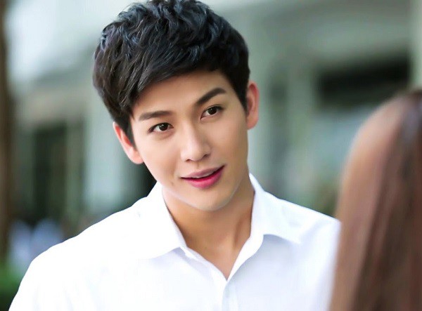 Vô tình gặp bạn cũ của chồng, hiểu lý do anh bỗng dưng đưa vợ về ngoại nghỉ lễ 30/4 mà tôi rụng rời tay chân-1