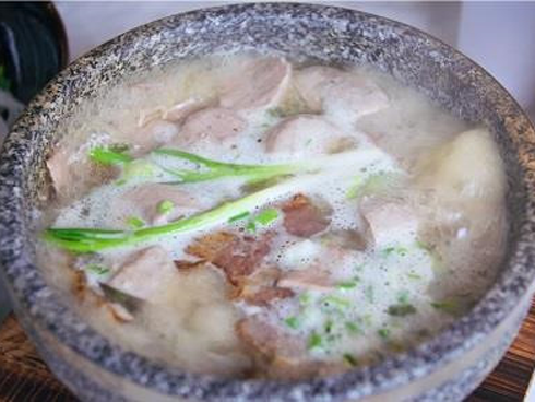 Đã có người dám thử phở 920k và đây là nhận xét sau khi ăn bát phở chọc trời-6