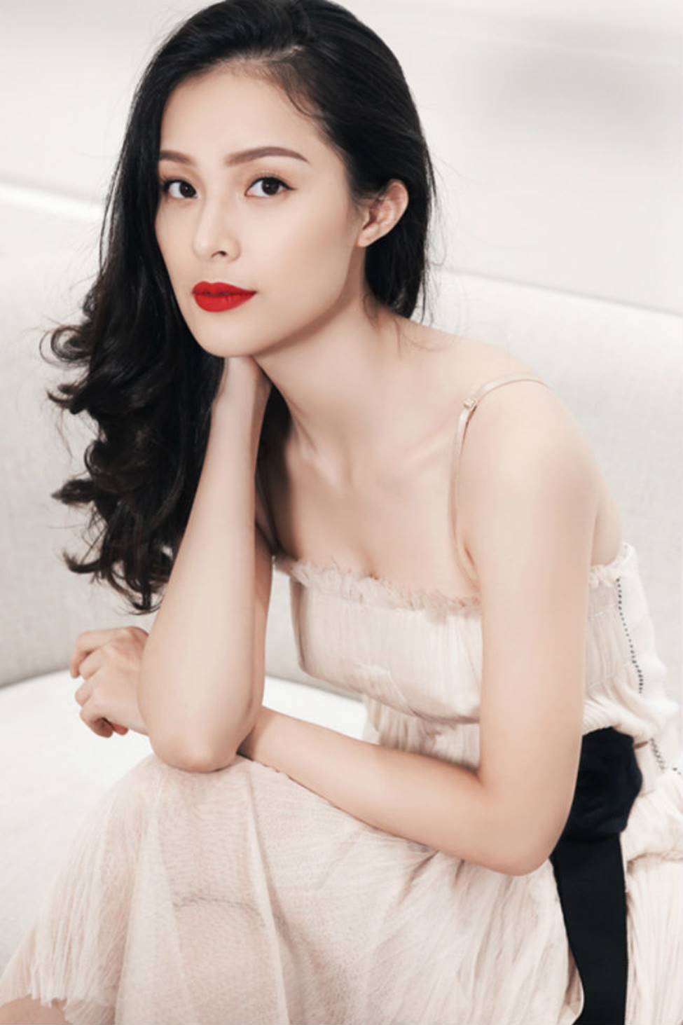 Tăng Thanh Hà, tình cũ Cường đô la... quyến rũ nhờ kiểu mặc khoe vòng 1 gợi cảm-3