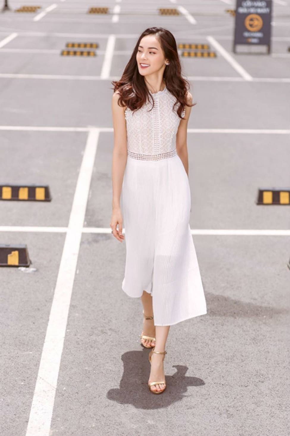 Tăng Thanh Hà, tình cũ Cường đô la... quyến rũ nhờ kiểu mặc khoe vòng 1 gợi cảm-6