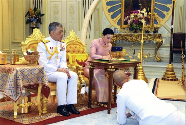 Chân dung người phụ nữ vừa được vua Thái Lan phong làm Hoàng hậu, tuyên bố kết hôn lần thứ 4-1