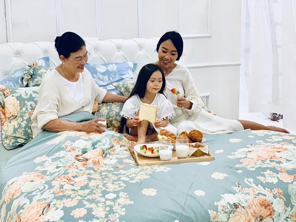 Vợ chồng Đoan Trang tình tứ kỷ niệm 6 năm góp gạo thổi chung nồi-2