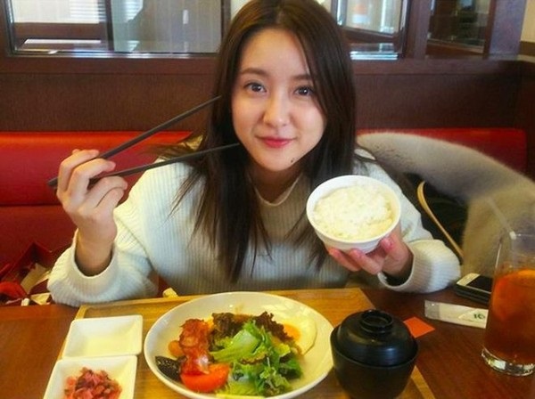 Lái xe taxi, cô gái nổi như cồn vì xinh như búp bê và sở hữu thân hình nóng bỏng-3