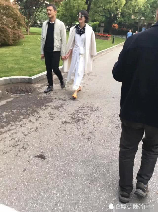 Lý Á Bằng lộ ảnh hẹn hò cùng bạn gái mới, trái tim cuối cùng cũng buông bỏ được Vương Phi sau 6 năm ly hôn-1