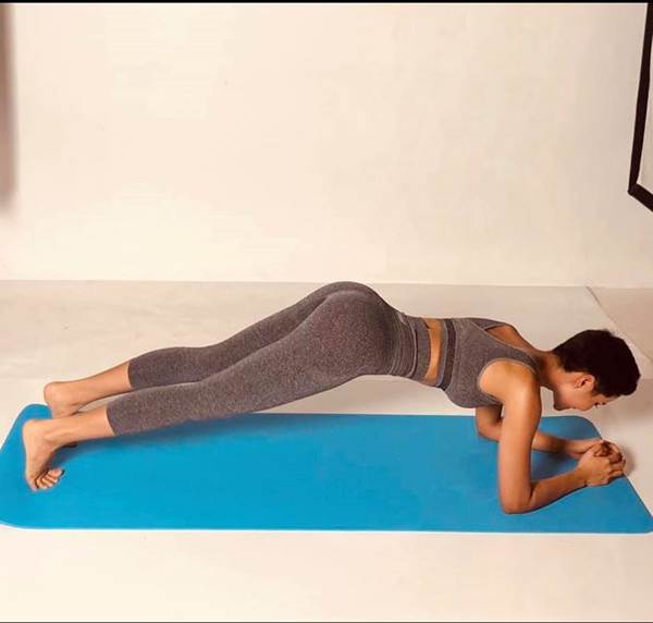 Sau khi bị chê gày gò, HHen Niê khoe đường cong quyến rũ trong phòng gym-2