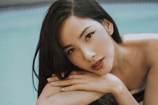 Sau khi bị chê gày gò, HHen Niê khoe đường cong quyến rũ trong phòng gym-8