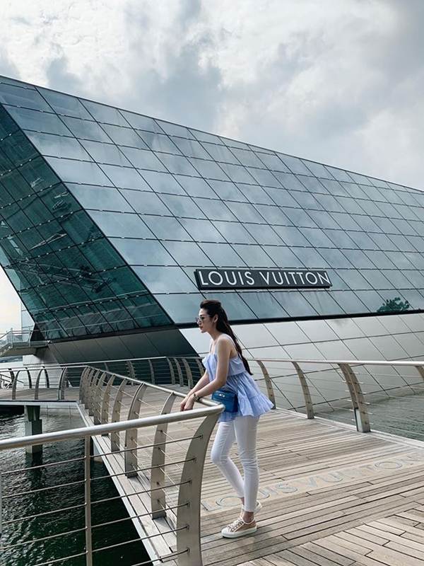 Sau khi bị chê gày gò, HHen Niê khoe đường cong quyến rũ trong phòng gym-9