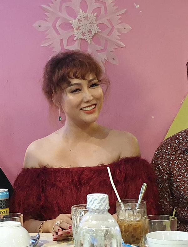 Trang điểm lồng lộn nhưng thứ này vẫn sai quá sai, bảo sao Phi Thanh Vân không thể ghi điểm-5