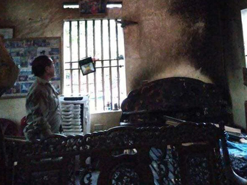 4 cô gái bị ép vào quán cà phê kích dục, khóc nức nở khi có hiệp sĩ đến cứu-5