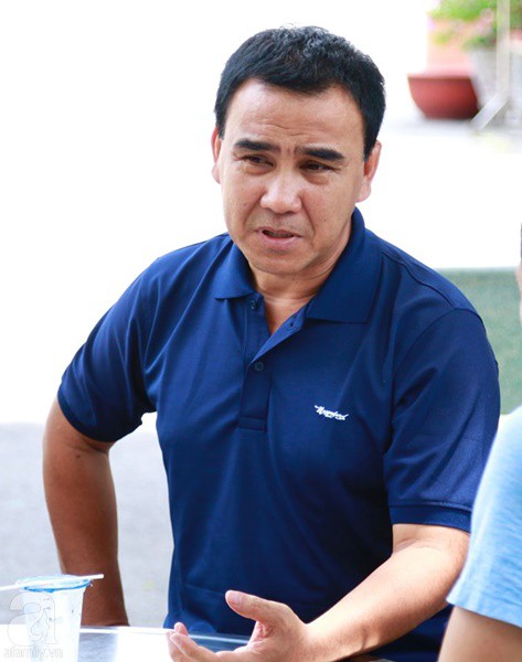 Nghệ sĩ Quyền Linh, Vân Trang mắt đỏ hoe, thẫn thờ ôn lại những kỷ niệm cùng cố nghệ sĩ Lê Bình-1