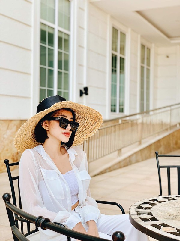 Không phải váy áo đồ hiệu tiền tỷ, đây là điều Đỗ Mỹ Linh, Hương Giang hay HHen Niê đều làm để khiến mình nổi bật-9