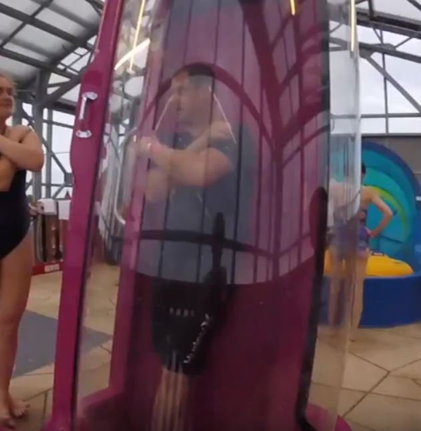 Lần đầu tiên được chơi trượt ống ở công viên nước, bé gái 10 tuổi thiệt mạng vì quá phấn khích-5