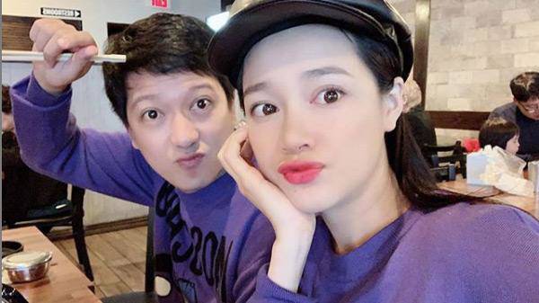 Nhã Phương diện đồ đôi, xách túi 65 triệu đi ăn lề đường với Trường Giang-4