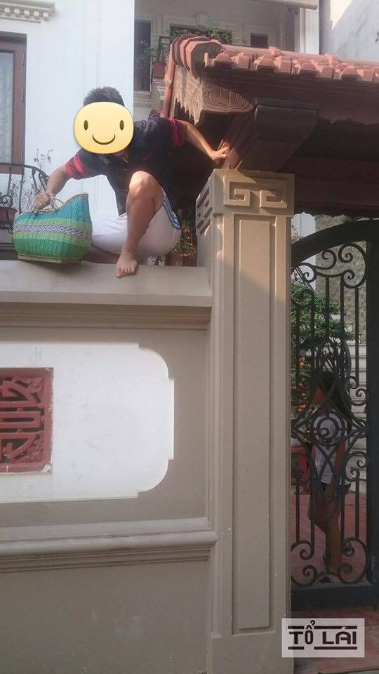 Trốn đi chơi, người đàn ông bị vợ nhốt vào chuồng cùng gà và đánh bằng cán chổi-1