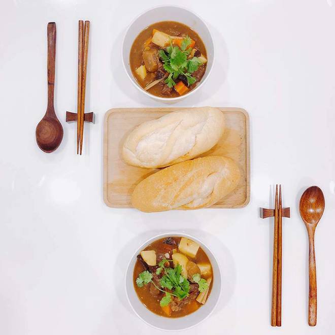 Hai 9x chưa chồng ngày nào cũng nấu ăn tại chỗ làm và cái kết: Ai cũng tưởng cơm hàng!-13