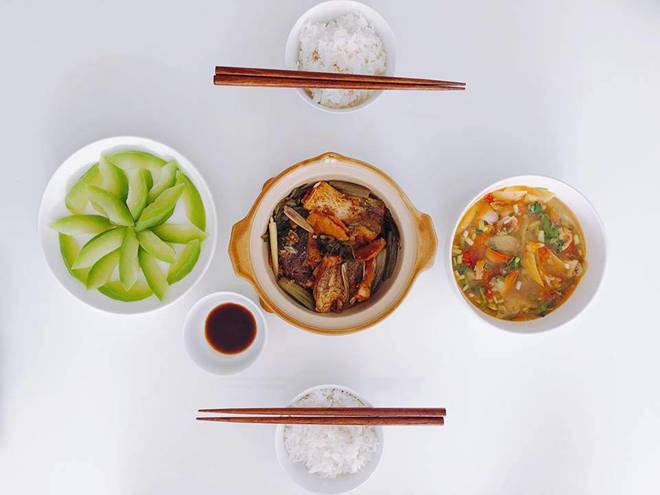 Hai 9x chưa chồng ngày nào cũng nấu ăn tại chỗ làm và cái kết: Ai cũng tưởng cơm hàng!-15