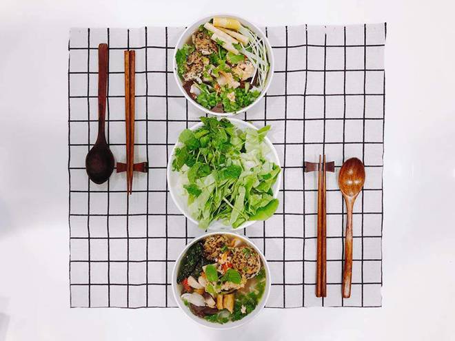 Hai 9x chưa chồng ngày nào cũng nấu ăn tại chỗ làm và cái kết: Ai cũng tưởng cơm hàng!-16