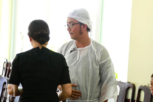 Con đầu qua đời vì tai nạn, con thứ 2 đang ở trại cai nghiện, hậu sự của nghệ sĩ Lê Bình đều do cậu con út lo liệu-4
