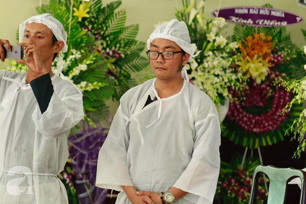 Con đầu qua đời vì tai nạn, con thứ 2 đang ở trại cai nghiện, hậu sự của nghệ sĩ Lê Bình đều do cậu con út lo liệu-6