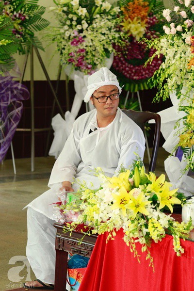 Con đầu qua đời vì tai nạn, con thứ 2 đang ở trại cai nghiện, hậu sự của nghệ sĩ Lê Bình đều do cậu con út lo liệu-8