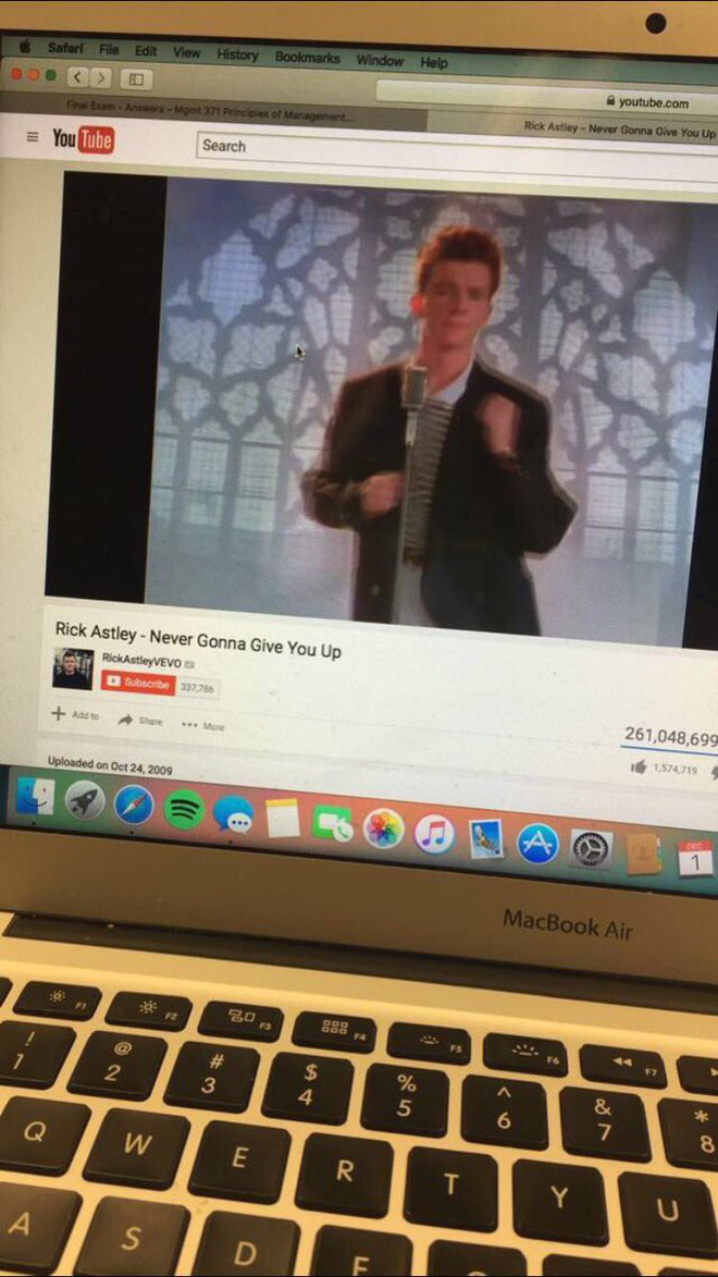 Những thầy cô giáo tận tâm, hài hước nhưng vẫn đủ quái chiêu khiến học sinh sợ tái mào-4