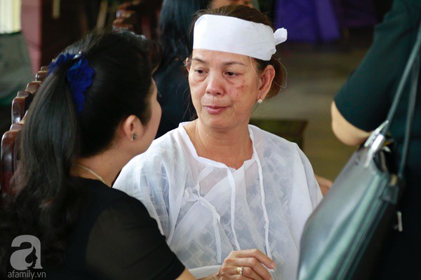 Vợ cũ òa khóc nức nở, chia sẻ về giây phút cuối cùng trước khi ra đi của nghệ sĩ Lê Bình-5