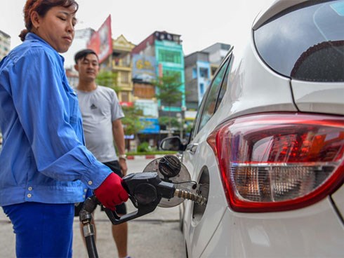 Giá xăng liên tiếp tăng mạnh, 45 ngày lên thêm hơn 3.500 đồng