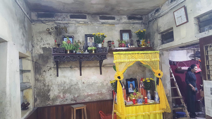 Ban thờ lập vội trong căn nhà tồi tàn của nạn nhân vụ tai nạn ở hầm Kim Liên-1