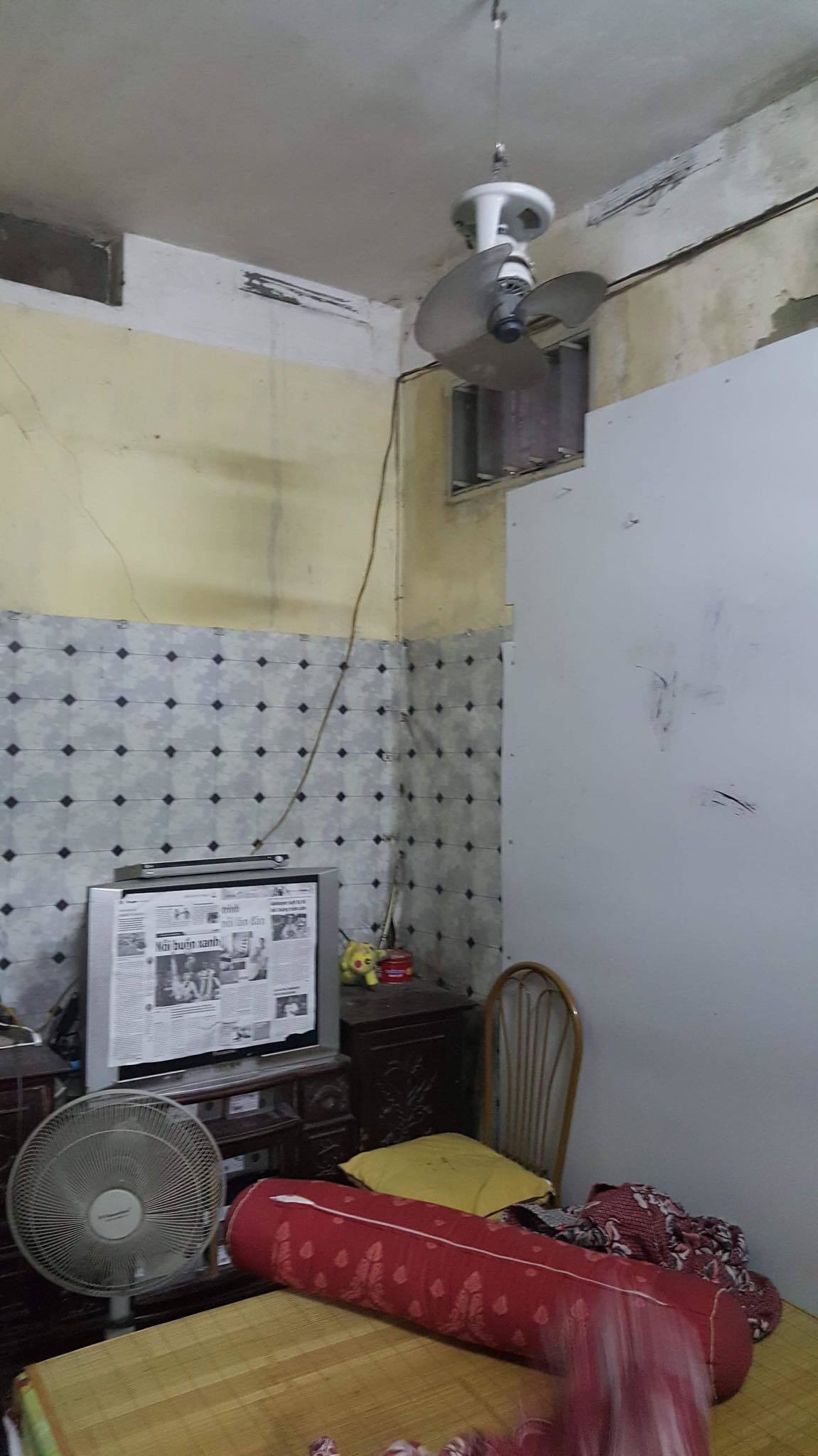 Ban thờ lập vội trong căn nhà tồi tàn của nạn nhân vụ tai nạn ở hầm Kim Liên-6