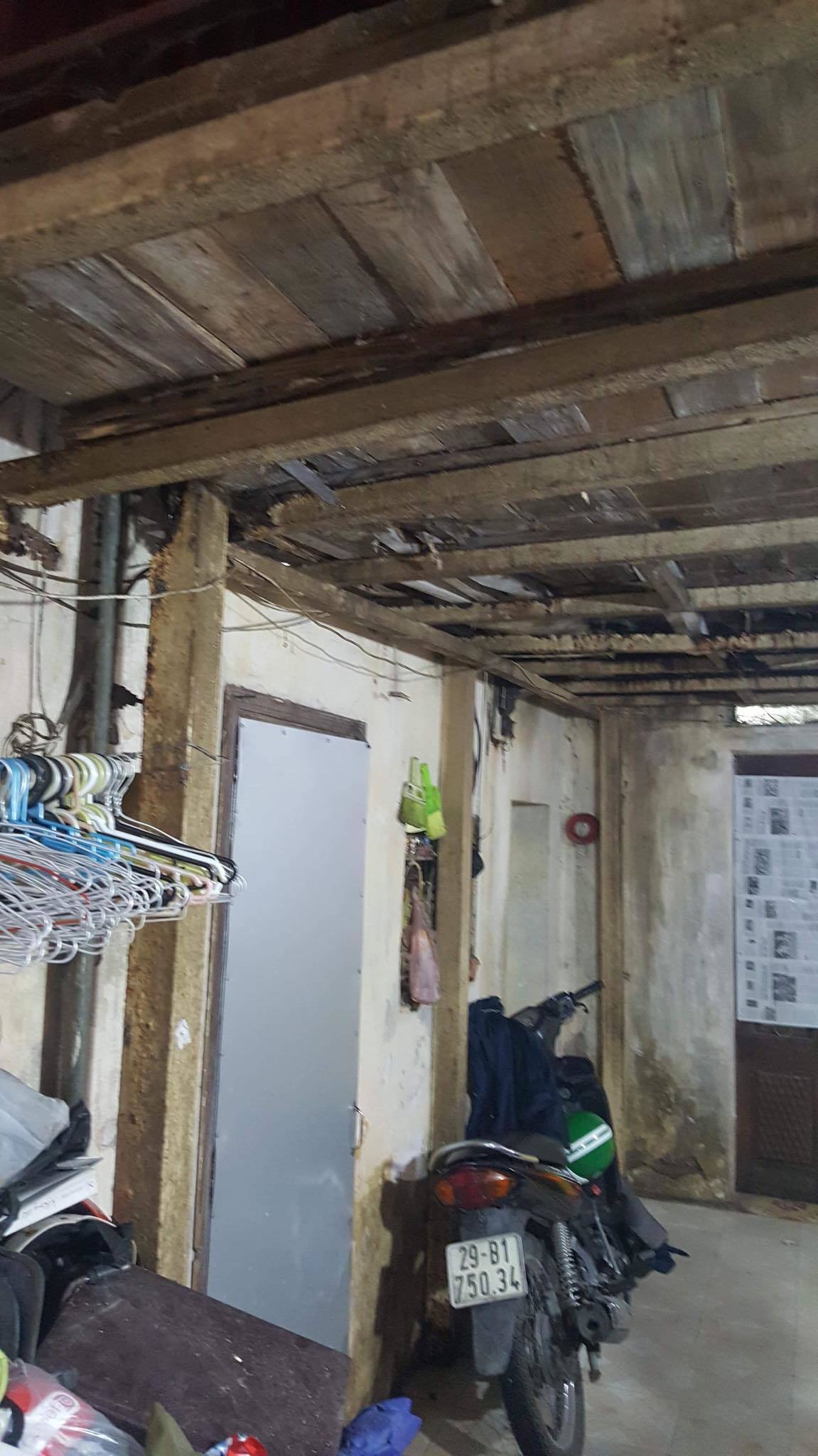 Ban thờ lập vội trong căn nhà tồi tàn của nạn nhân vụ tai nạn ở hầm Kim Liên-7