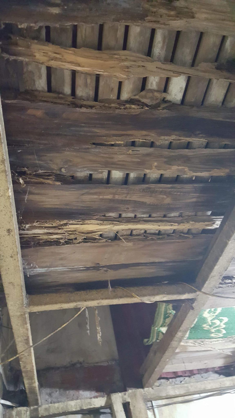 Ban thờ lập vội trong căn nhà tồi tàn của nạn nhân vụ tai nạn ở hầm Kim Liên-4