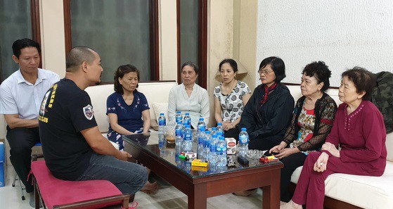 Con trai cô giáo nấc nghẹn khi mẹ bị xe Mercedes đâm tử vong: Giờ em đã không còn mẹ nữa rồi...-2