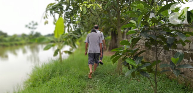 Cận cảnh chiếc chuồng của người bố nhốt con trai như vật nuôi, đầy ruồi muỗi và hôi thối được bạn bè giải cứu ở Hưng Yên-5