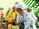 Lội mưa gió, NSƯT Thành Lộc, Minh Hằng và nhiều nghệ sĩ khác vẫn đến lễ viếng cố nghệ sĩ Lê Bình-26