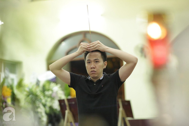 Lội mưa gió, NSƯT Thành Lộc, Minh Hằng và nhiều nghệ sĩ khác vẫn đến lễ viếng cố nghệ sĩ Lê Bình-17
